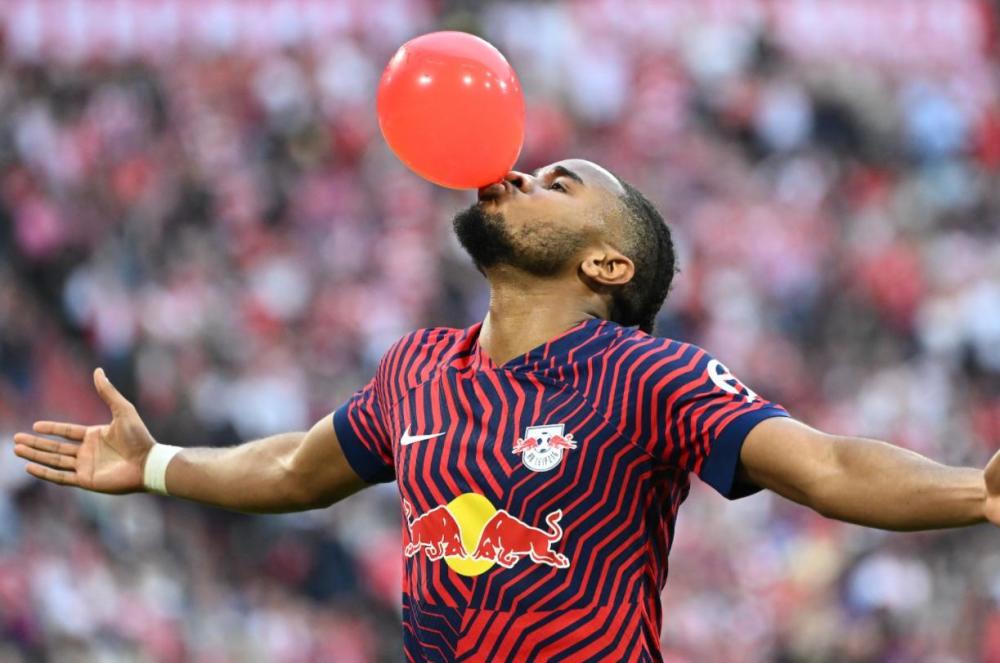  拜仁八连冠伟业恐遭多特终结悬念  